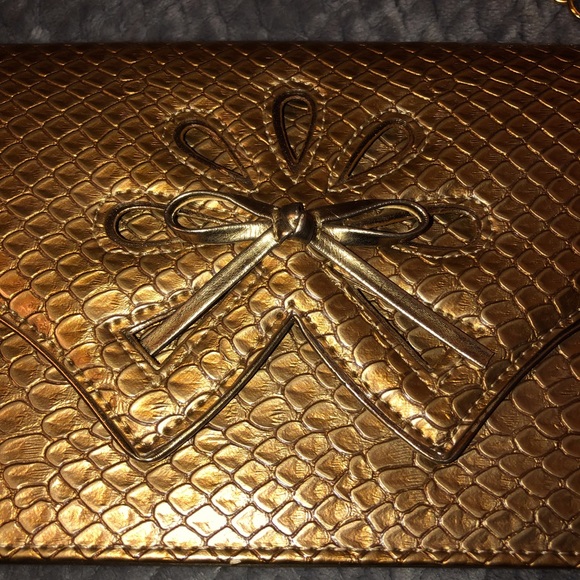 Goldtone Bellini Purse B11 - Picture 4 of 8